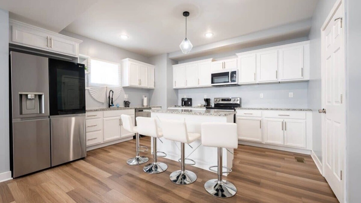 Mapleton/Fall Creek House | Spacious 5BR Retreat Close to Downtown Indy