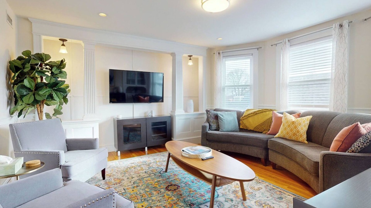 North Cambridge Apartment | Spacious 5BR w/AC, Near Harvard & Davis Sq
