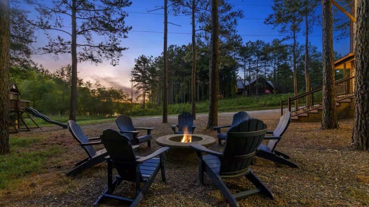 Hochatown Cabin | Spacious 5BR w/Pond + Hot Tub | Games + Sleeps 19