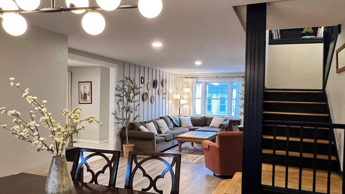 South End House | Spacious 6+ bdr 2 ba, walk to breweries & downtown