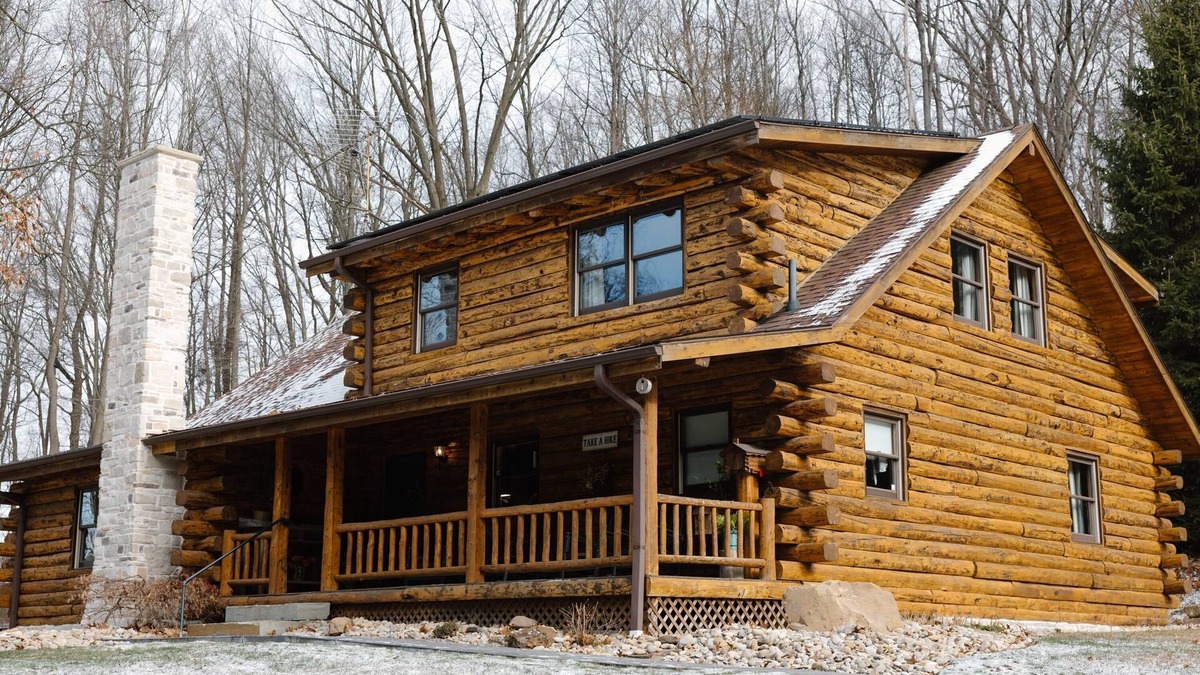 New Philadelphia Cabin | Spacious 6-bedroom cabin & sports bar in Amish country. Close to Breitenbach.