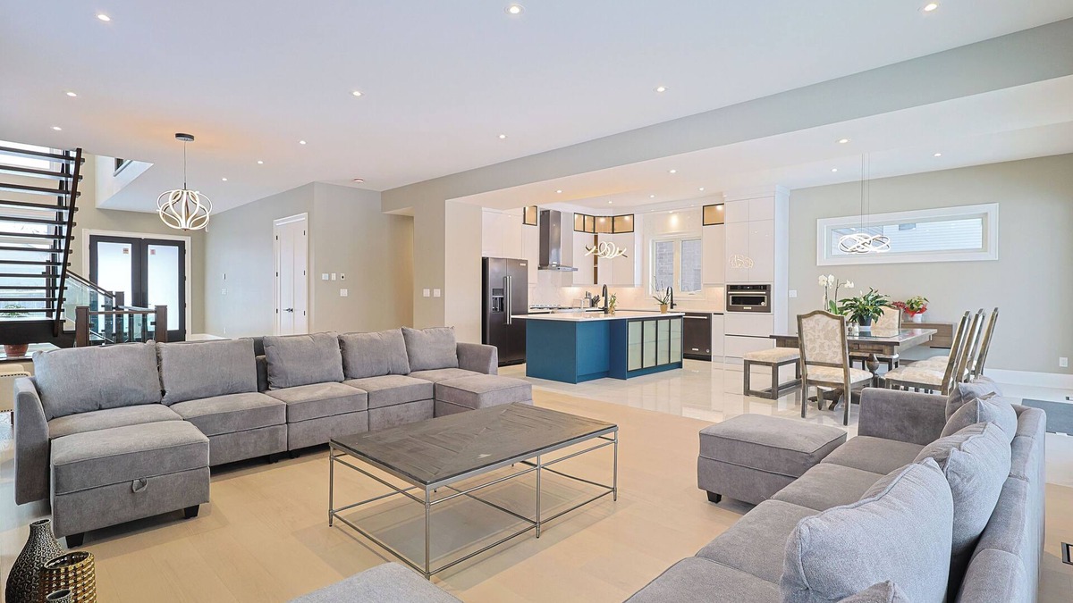 Niagara Falls Villa | Spacious 6-bedroom villa in enchanting Niagara Falls with AC