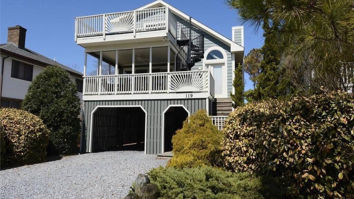 Sussex County House | Spacious 6-Bedroom Home Steps to Beach