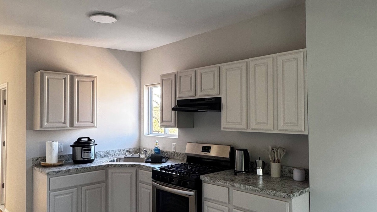 New Brighton House | Spacious 6-bedroom house in charming Staten Island with WiFi