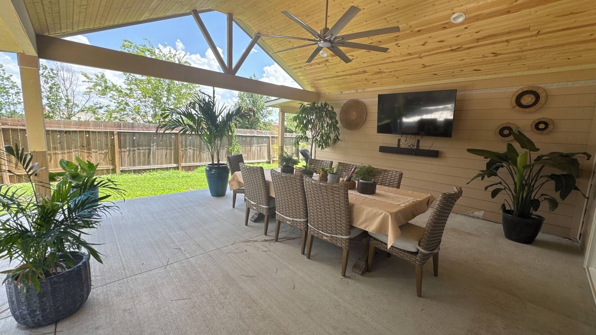 Cypress House | Spacious 6-bedroom 1 story house in fantastic Cypress with WiFi, AC