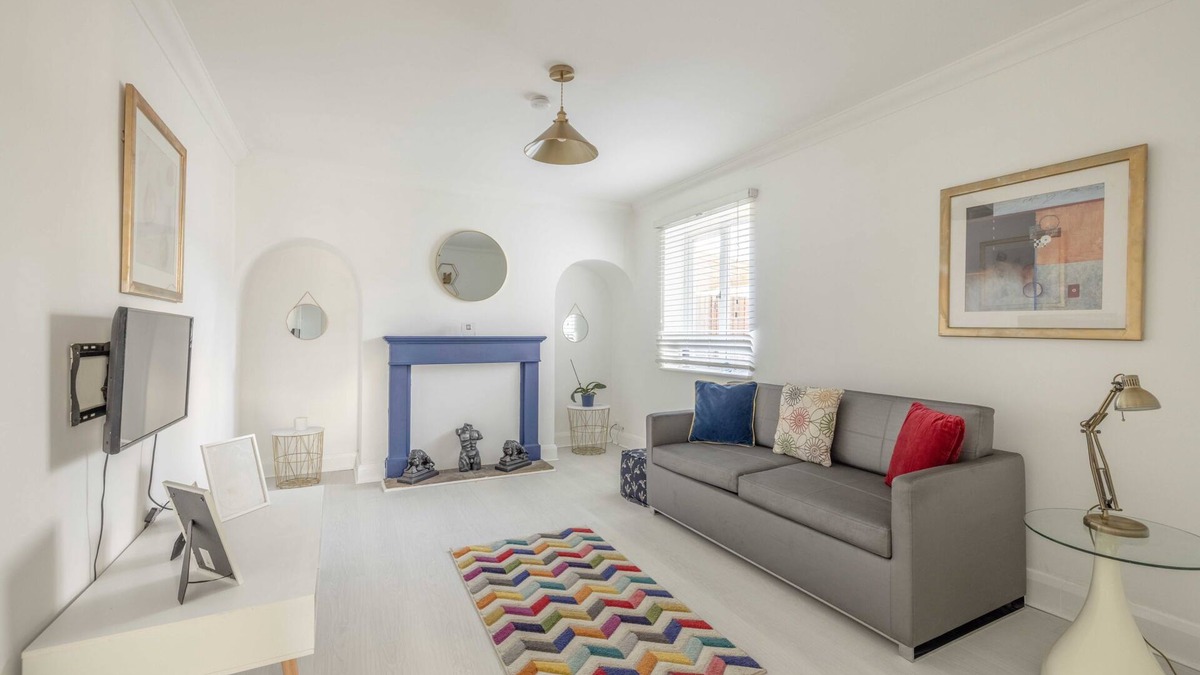 Fifield House | Spacious 6 Bedroom House in Maidenhead/Windsor
