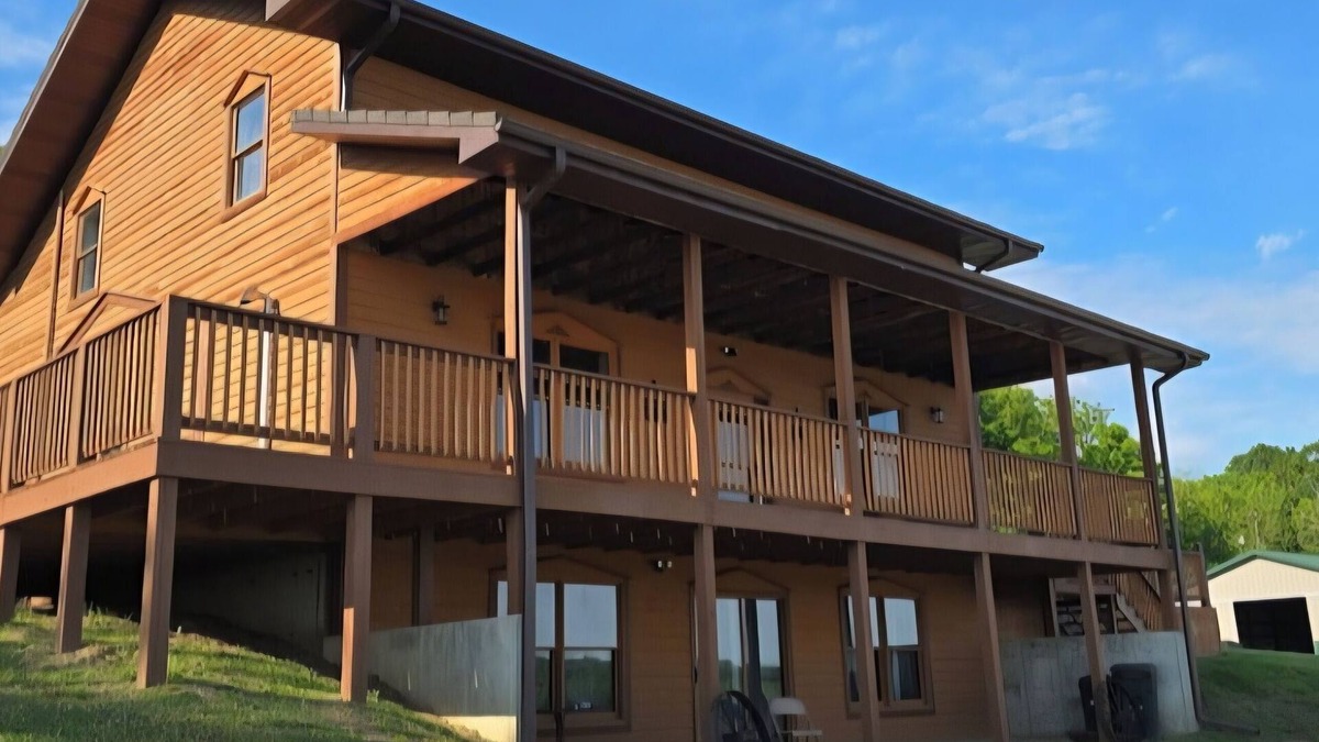 Chambersburg House | Spacious 6-bedroom house in rural Versailles with many amenities included.
