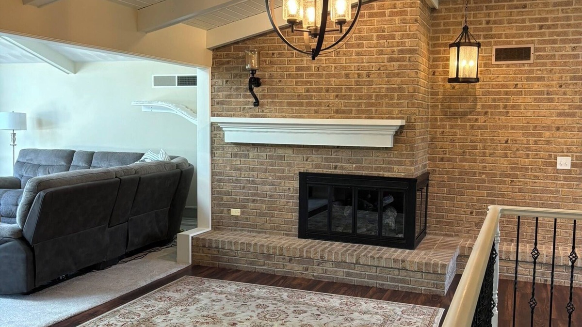 Sunnyland House | Spacious 6-bedroom house in charming Washington with seasonal pool and pond!