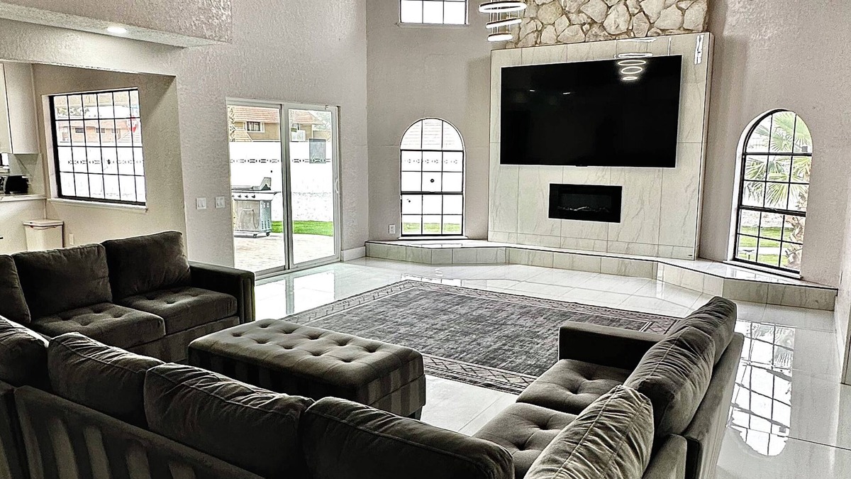 Paradise House | Spacious 6-bedroom house in enchanting Las Vegas with huge pool CLOSE TO AIRPORT