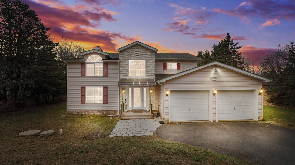 Long Pond House | SPACIOUS 6-bedroom house with TWO MASTER BR AND BA, GAME ROOM, HOT TUB
