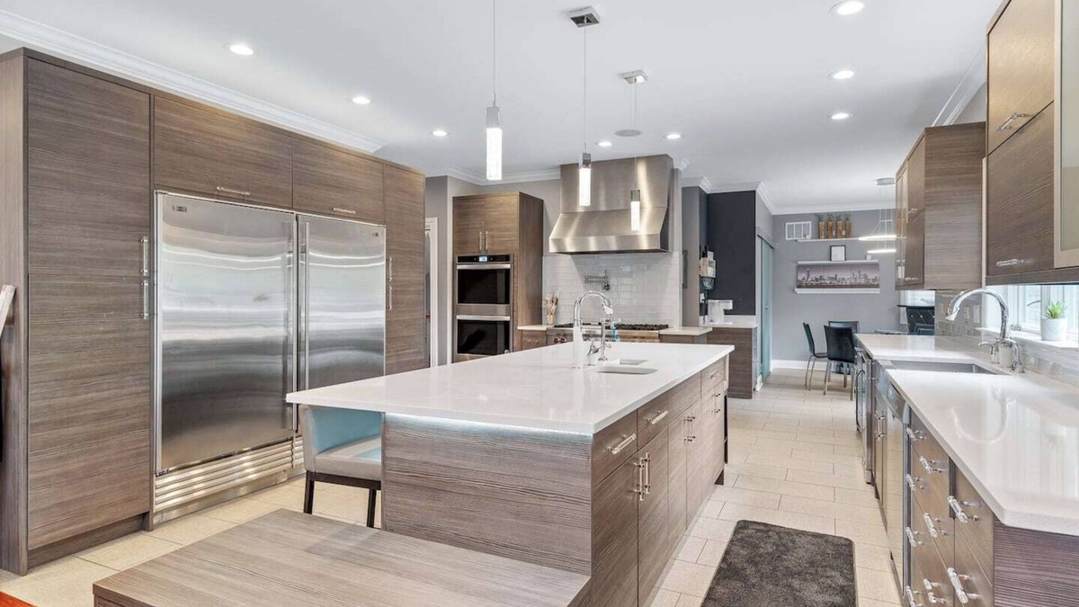 Skokie House | Spacious 6-Bedroom Home, 12 beds with 2 Kitchens, Full Workout Gym, Ninja Gym & 6 Bathrooms – Perfect for Groups & Families!