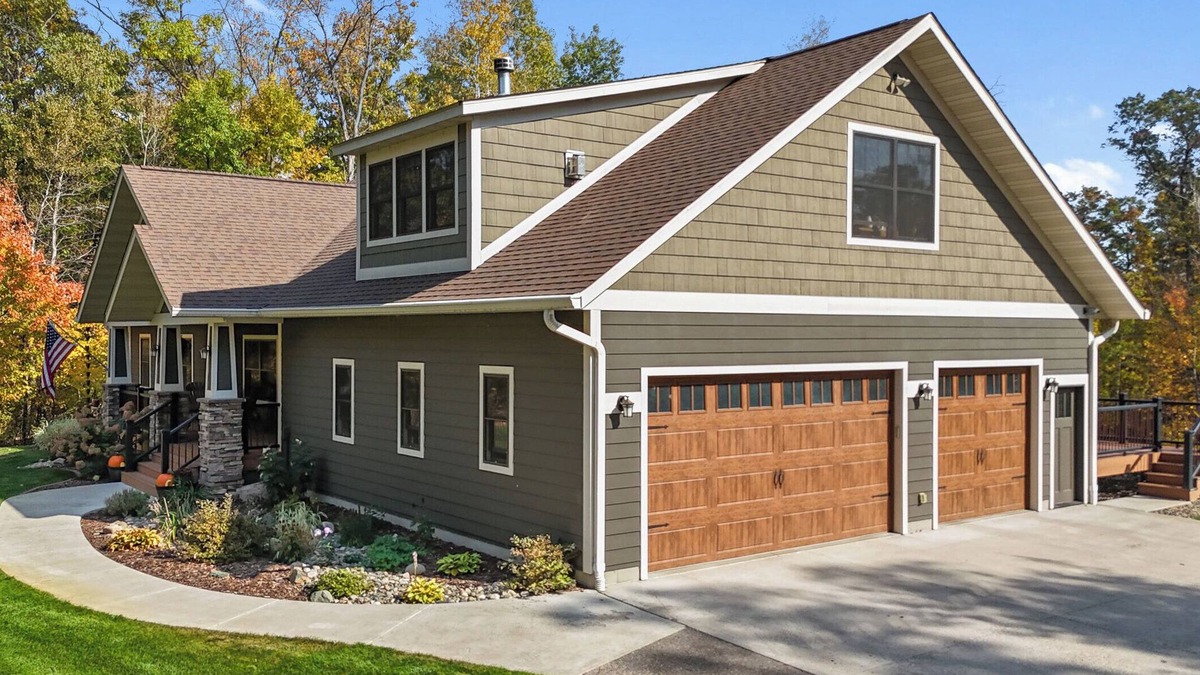 East Gull Lake House | Spacious 6-bedroom house w/Pond Views near resorts, golf, fun & beautiful lakes.