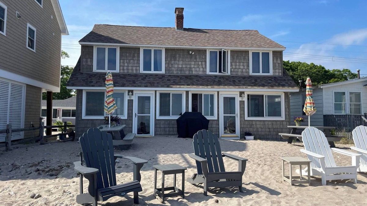 New England House | Spacious 6-bedroom house, PRIVATE BEACH with AC/HEAT, WiFi in charming Old Lyme