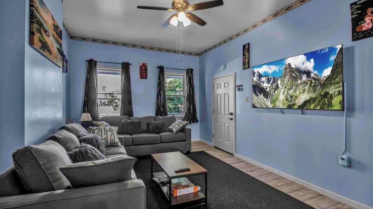 Front Park House | Spacious 6-bedroom house with WiFi, AC and free Parking in brilliant Buffalo