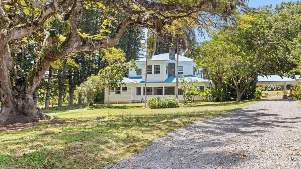 Hawi House | Spacious 6-bedroom house in brilliant Hawi with WiFi, fitness room