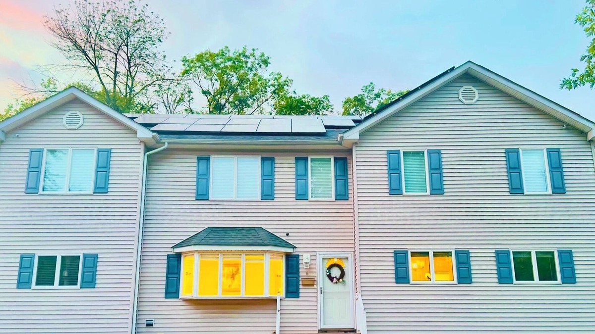 Edison House | Spacious 6-bedroom house in Edison near TopGolf & Supercharge with AC, WiFi