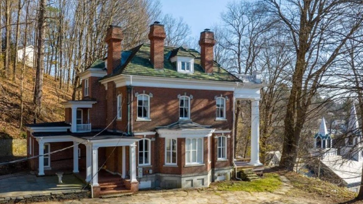 Springfield House | Spacious 6-bedroom house with AC, WiFi in charming Springfield
