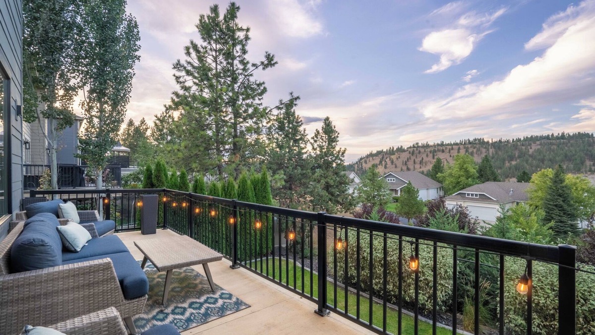 Latah Valley House | Spacious 6-bedroom, Views, King Beds, Hot Tub, Game Room near downtown Spokane