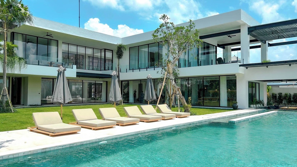Babakan Villa | Spacious, 6 Bedroom Villa near Canggu Area