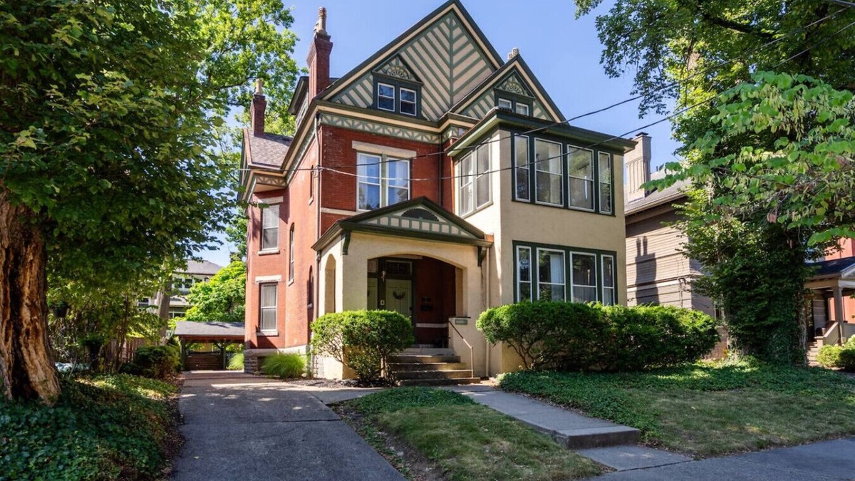 Clifton House | Spacious 6-BR Home-10 Mins to DT