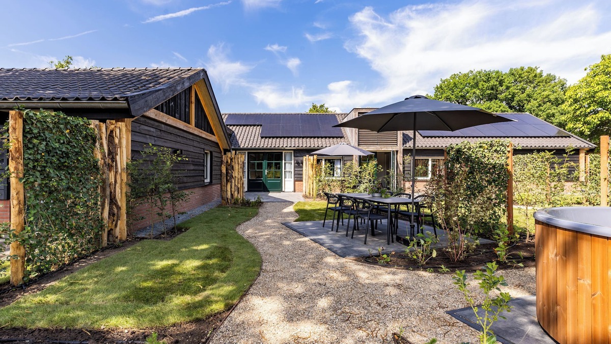 Municipality of Ede House | Spacious 6-person home with a private hot tub in the garden. Stylish, single-floor layout with all modern comforts.