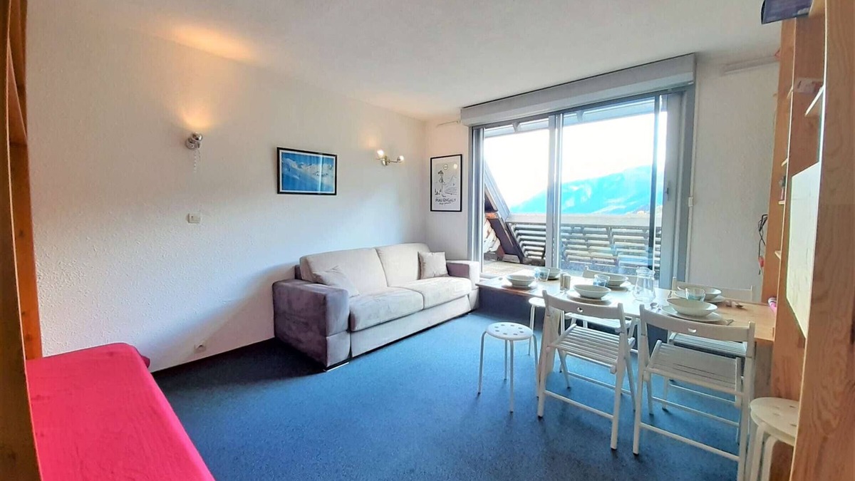 Piau Engaly Apartment | Spacious 6-Person Studio with Bunk Beds and Ski Locker, Dishwasher, and Fondue Set