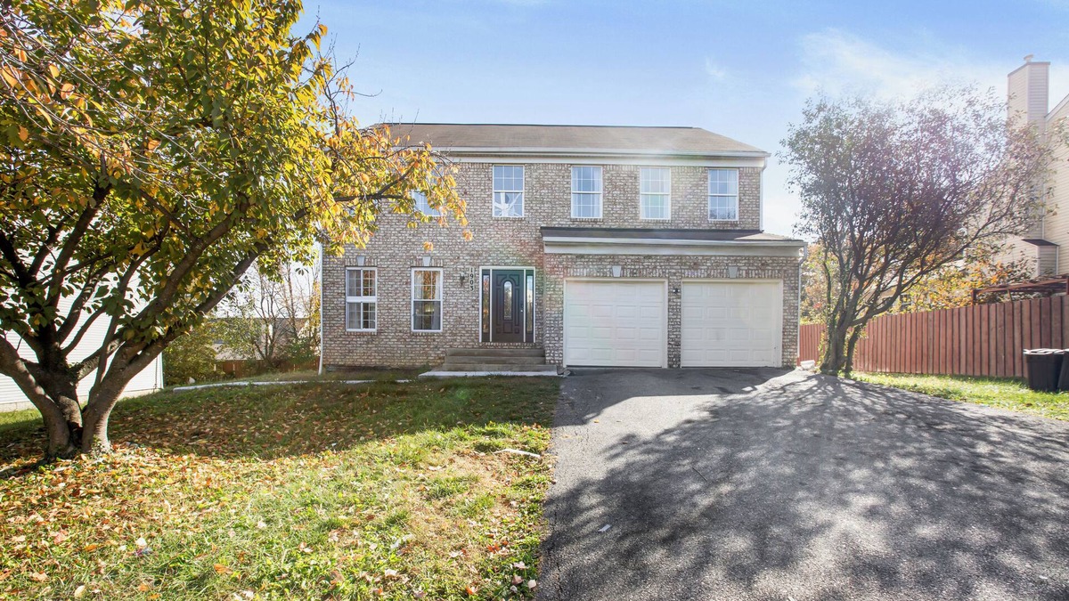 Adelphi House | Spacious 7-bedroom house with WiFi, AC, and Streaming Services in Silver Spring