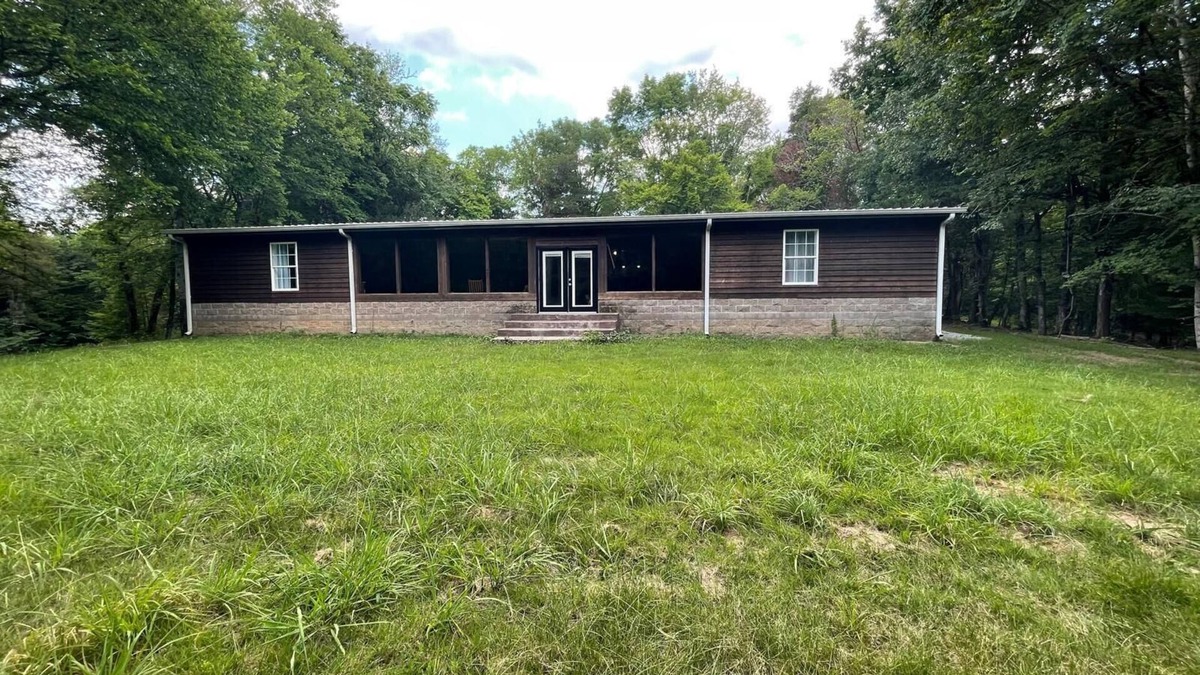 Clifton Cabin | Spacious 7-bedroom cabin in charming Clifton with WiFi, AC