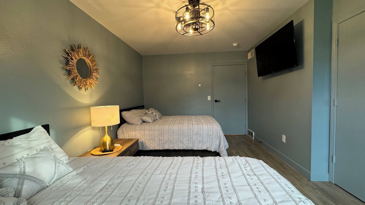 Green Lake House | Spacious 7-bedroom house in charming Green Lake near Golf Course and Downtown