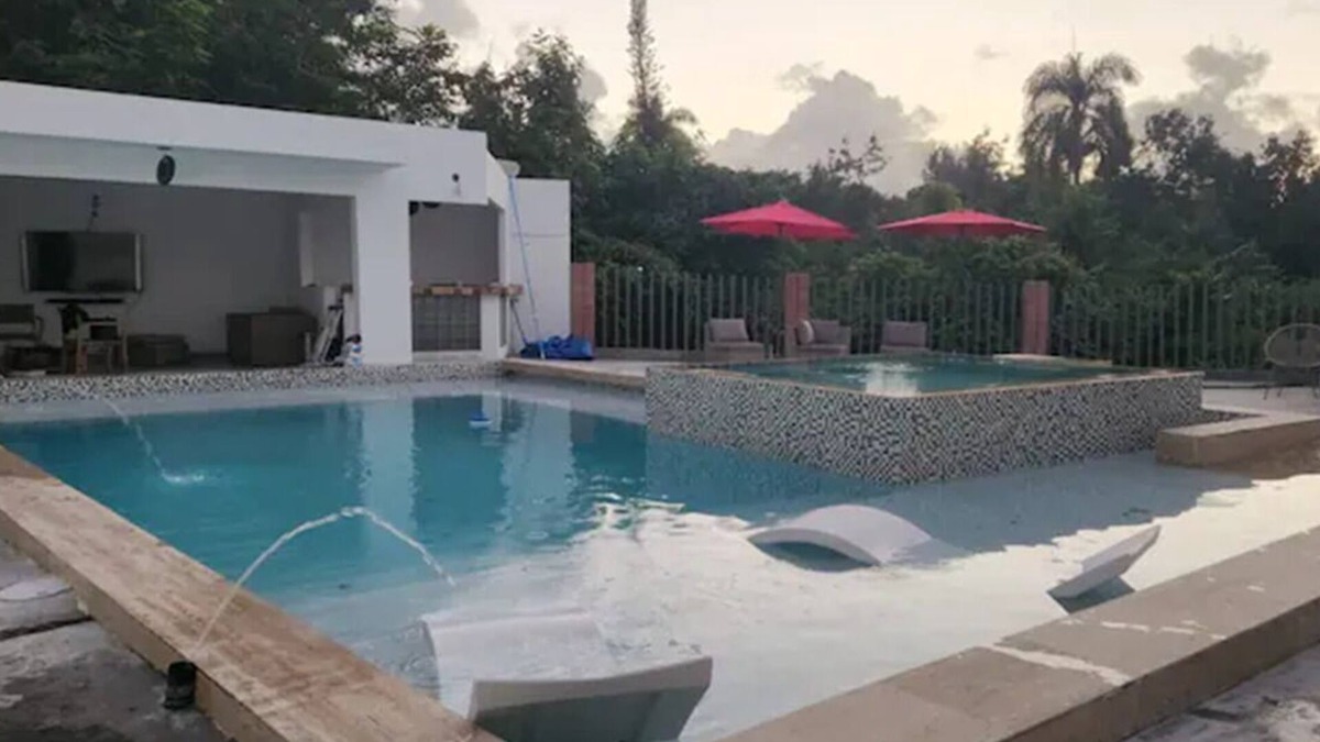 Toa Alta House | Spacious 7-bedroom House w/Heated Pool and Pool Table