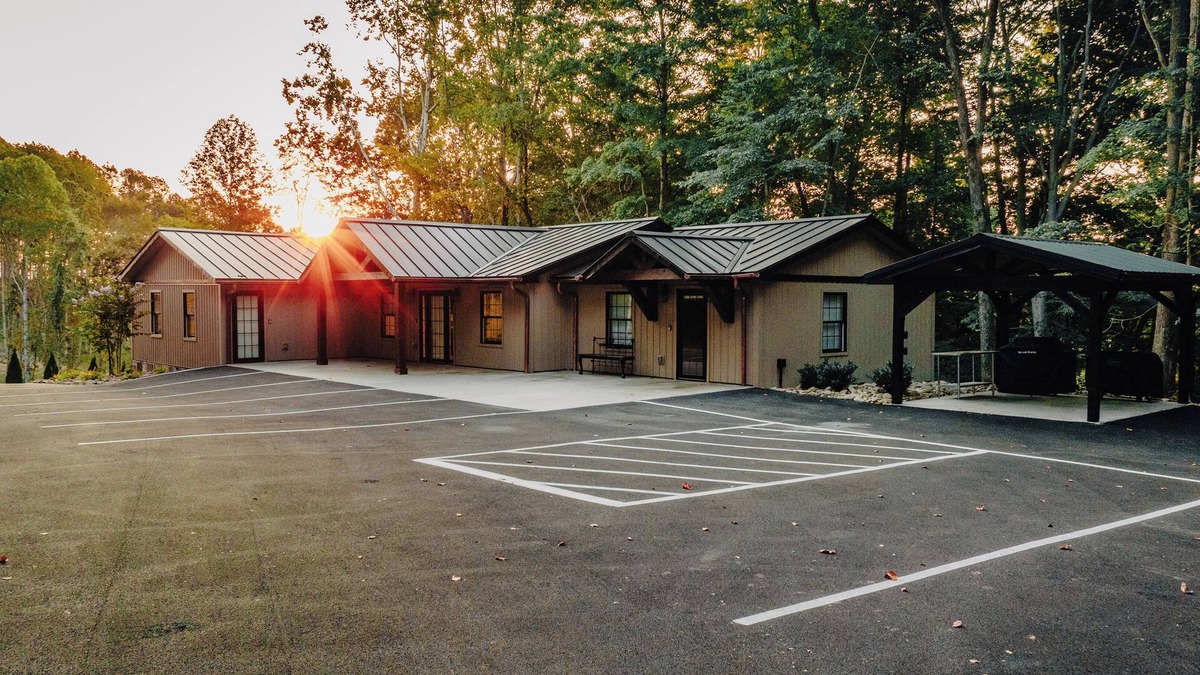 Albany Cabin | Spacious 7-bedroom cabin near Lake Cumberland