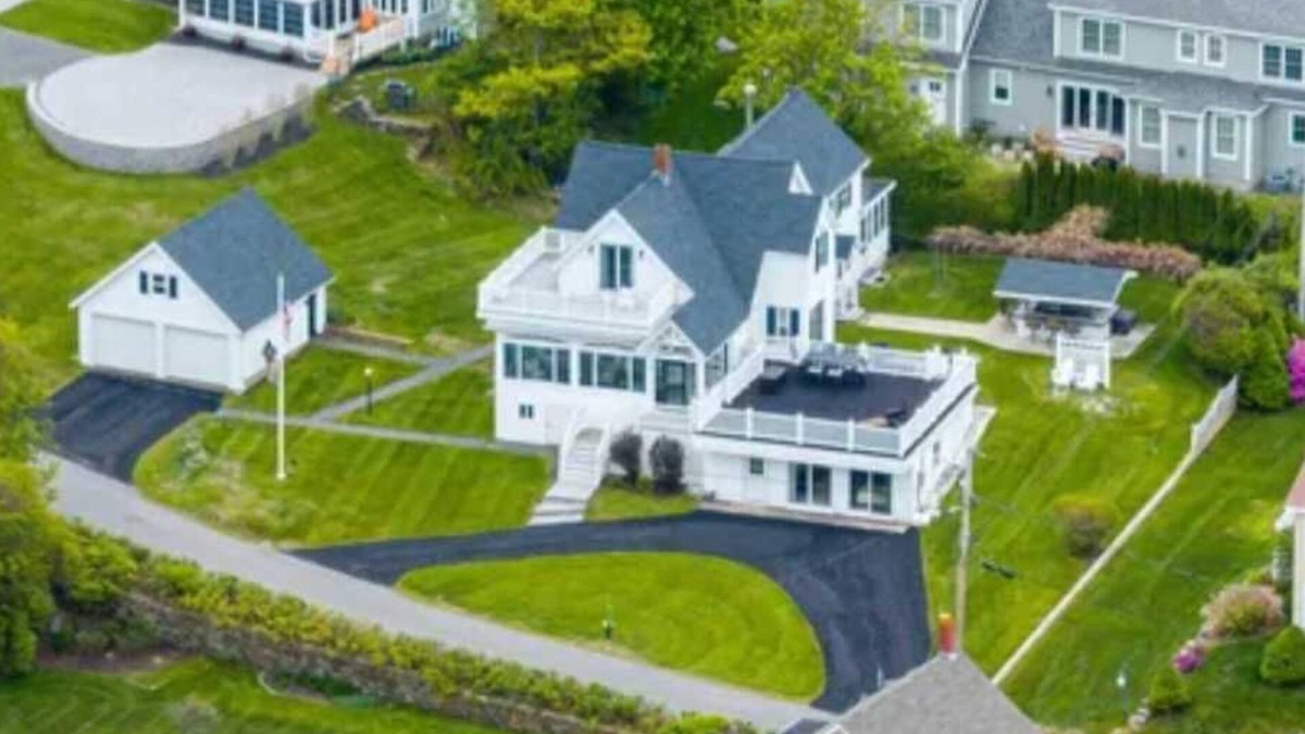 York Beach House | Spacious 7 BR ocean view retreat - stunning views!
