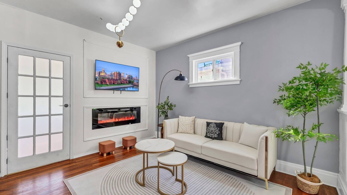Athol Springs House | Spacious 7BR Arcade WiFi FreeParking 3King Sleep 19