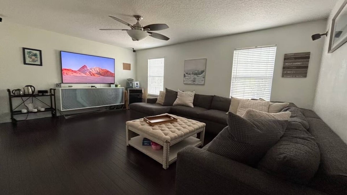 Vista East House | Spacious 7BR Home w/Lakeview & Hidden Rooms