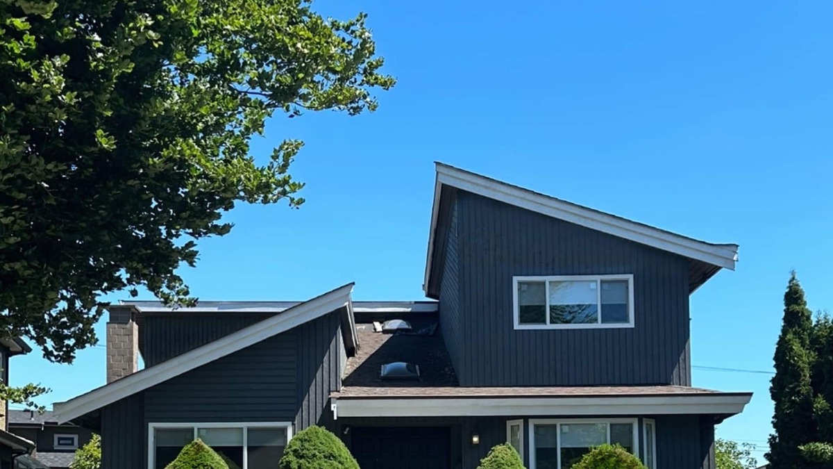 Fraserview House | Spacious 8 bedroom house in Vancouver with jacuzzi, free parking and fast wifi