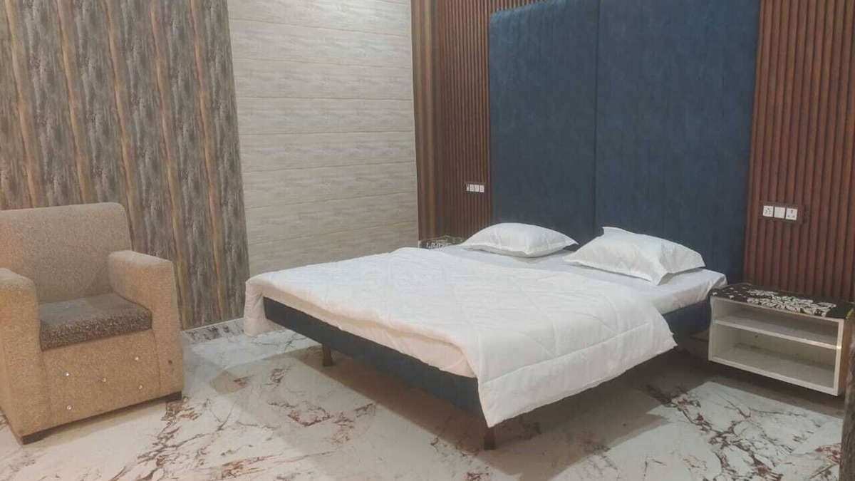 Naini House | Spacious 8-bedroom house in brilliant Prayagraj with WiFi