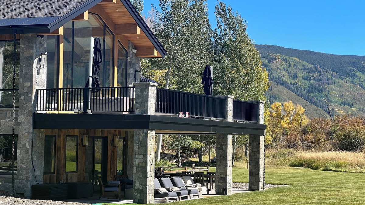 Aspen House | Spacious 8-bedroom house in tranquil Aspen with fitness room and private pond