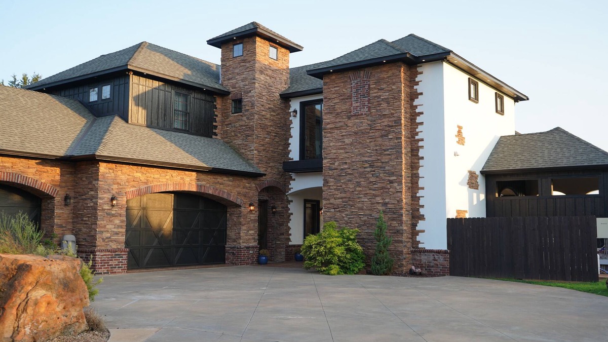 Stillwater House | Spacious 8 Bedroom w/Swimming Pool & Indoor Basketball Court. Close to BPS