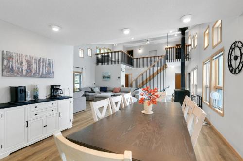Walker House | Spacious 8-Br Leech Lake Retreat with Game Room