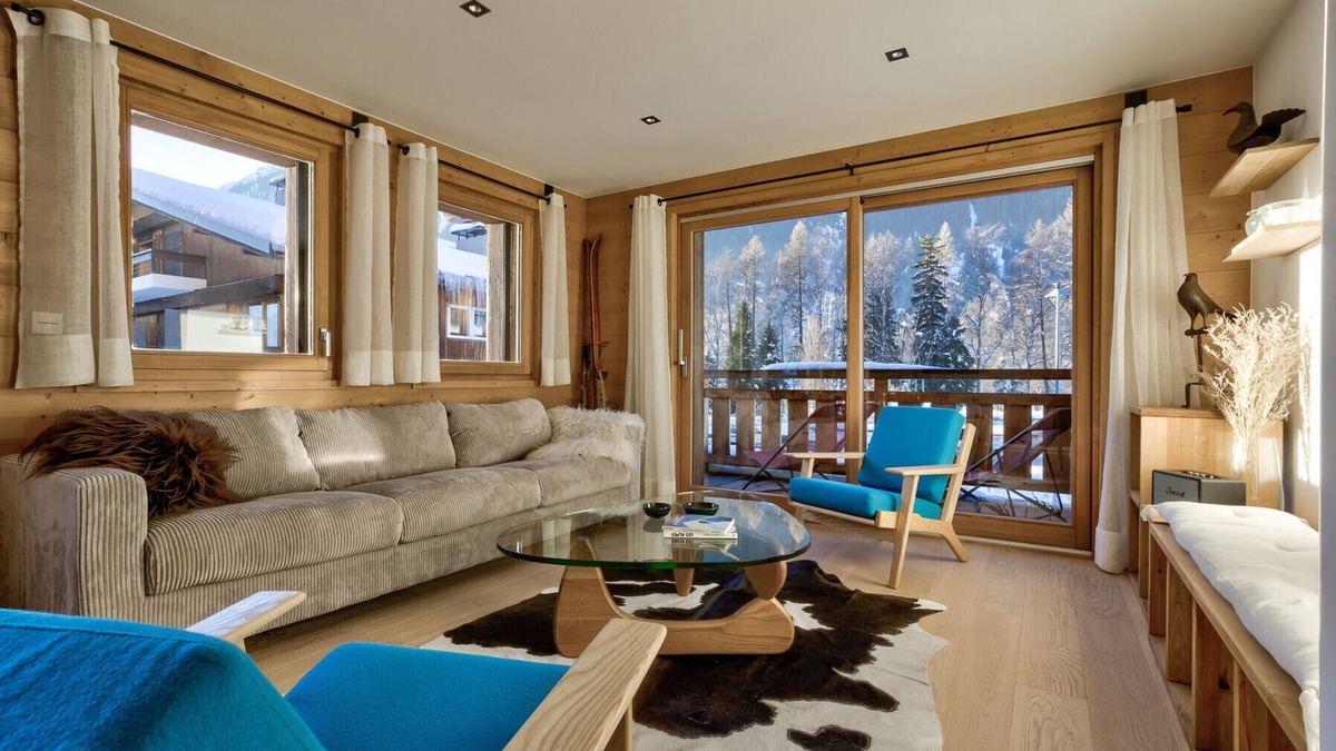Les Praz-de-Chamonix Apartment | Spacious Apartment with Balconies beside Ski Lift