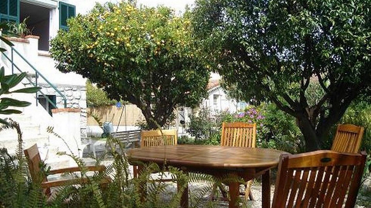 Saint-Laurent-du-Var Apartment | Spacious apartment in villa bordered by orange trees near the sea