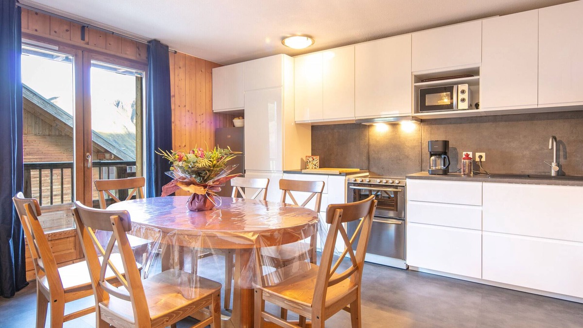 Saint-Sorlin-d'Arves Apartment | Spacious apt 7 ppl, mountain view balcony