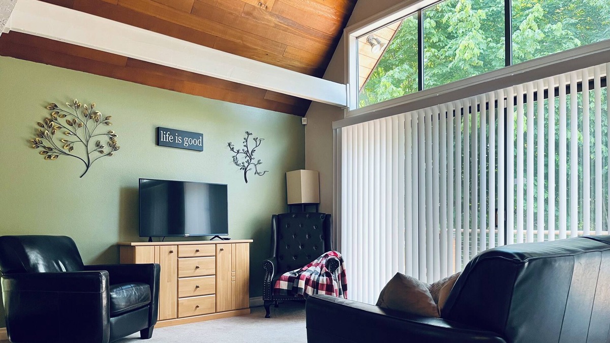 East Port Orchard House | Spacious A-frame backed by thick forest