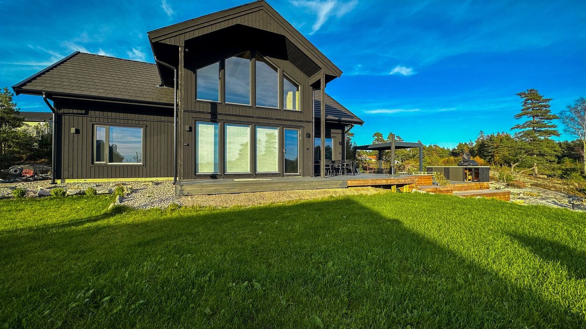 Stromstad Villa | Spacious and modern villa with spectacular sea views