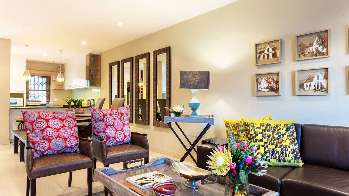 Stellenbosch Central Apartment | Spacious apartment walking distance to wonderful restaurants in Stellenbosch