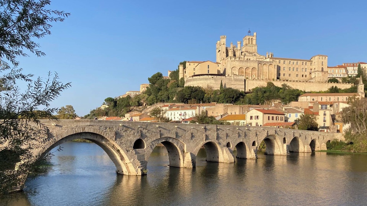 Beziers Apartment | Spacious accommodation between the old town and the arena, between the beach and the mountains.
