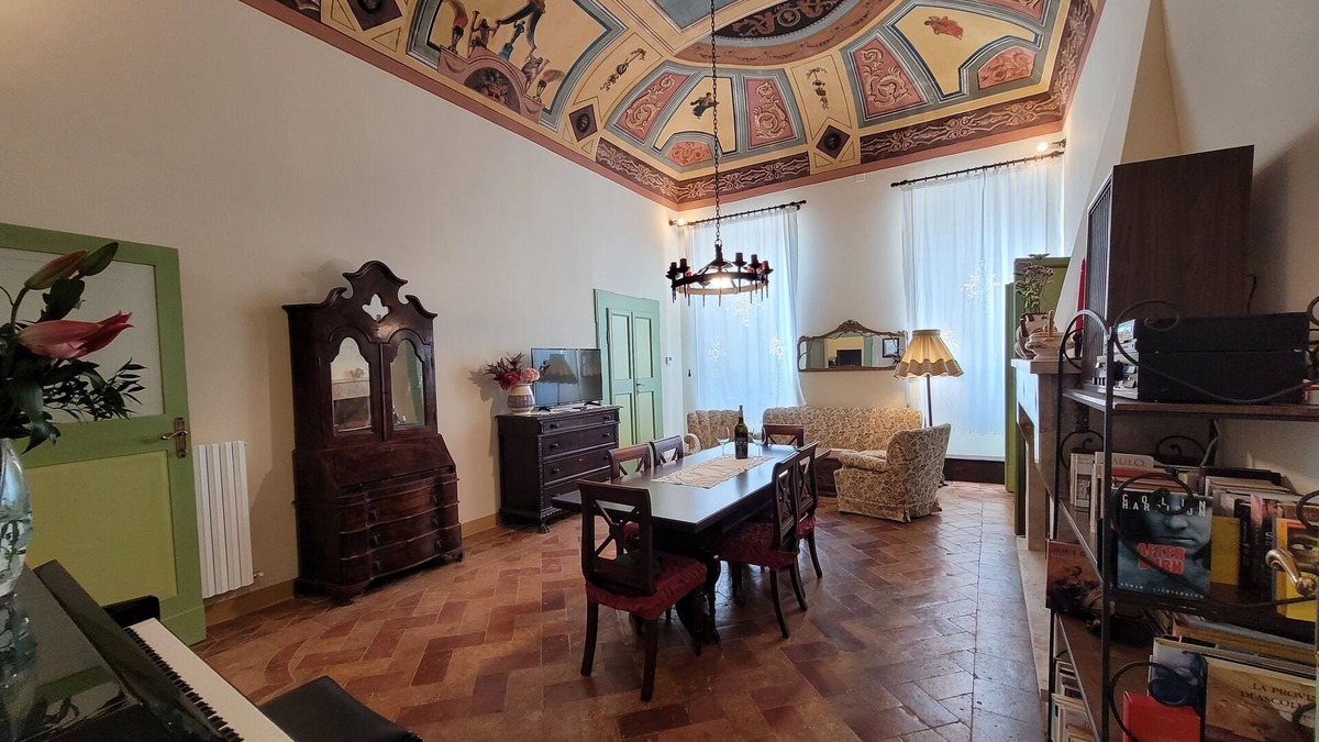 Cossignano Apartment | Spacious accommodation in a historical building in old town, 15 min from beach