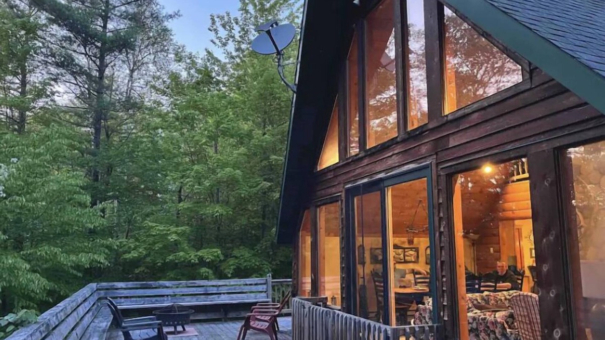 Wevertown House | Spacious ADK 5BR Lodge, Sleeps 14, Near Gore, Firepit, Fireplace, Pets