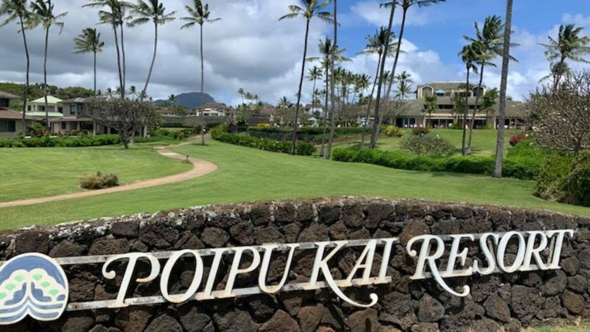 Poipu Condo | Spacious affordable 2br/2ba/3lanai remodeled condo, perfect location in Poipu!