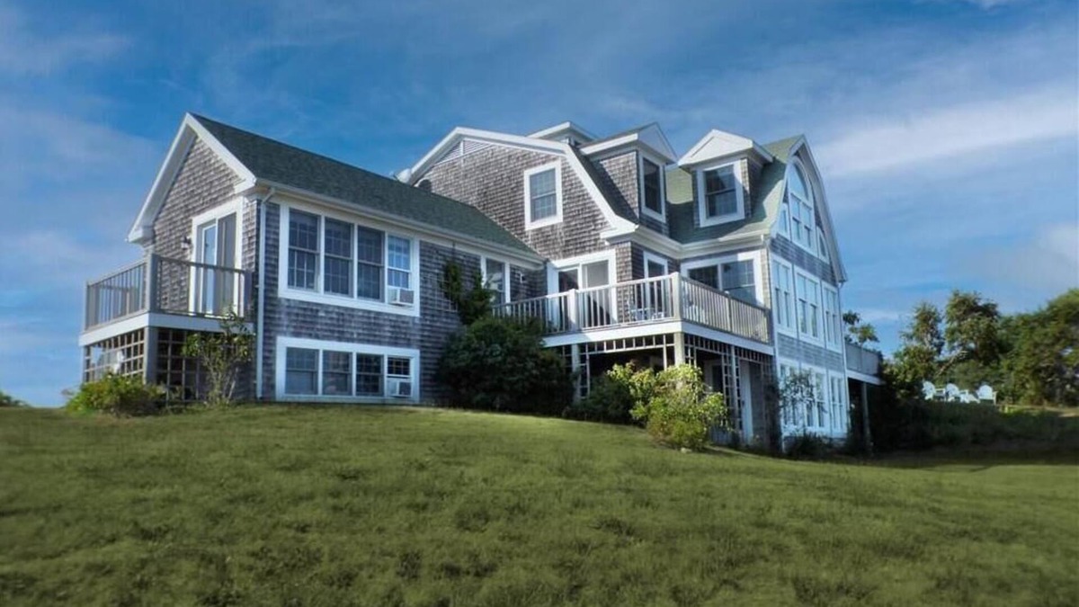 Block Island House | Spacious Air Conditioned Home With Sweeping Ocean Views